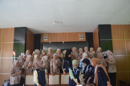 Pelatihan Pembuatan Lilin Aromaterapi